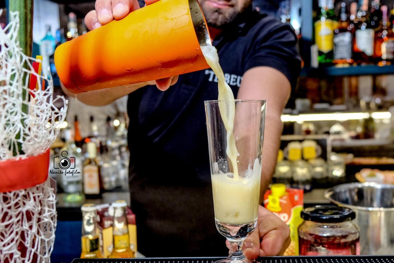 مبيت وإفطار فلورا Tebeu Coffe And Bar المظهر الخارجي الصورة