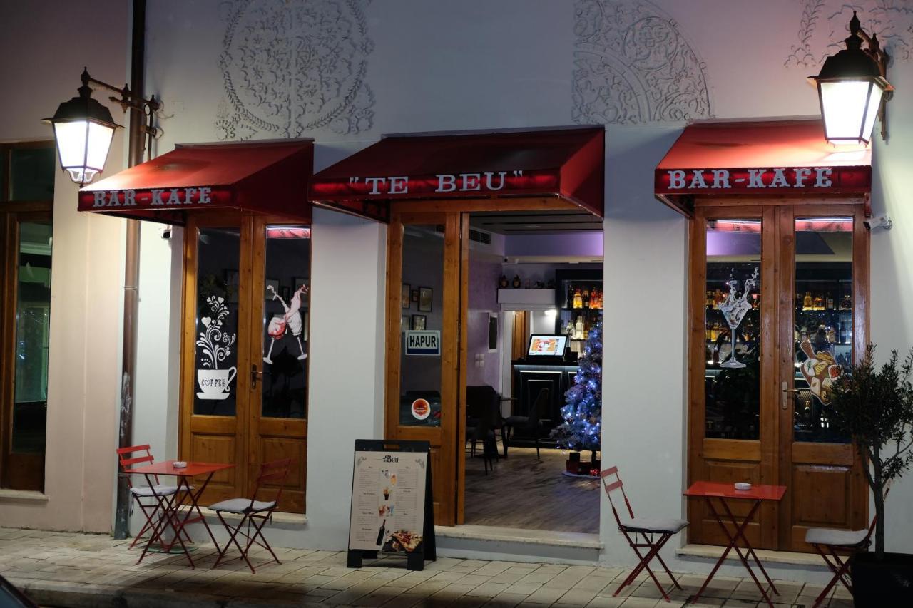 مبيت وإفطار فلورا Tebeu Coffe And Bar المظهر الخارجي الصورة